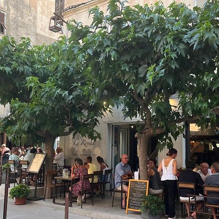 Le Royal Hotel Restaurant Бонифачо Екстериор снимка